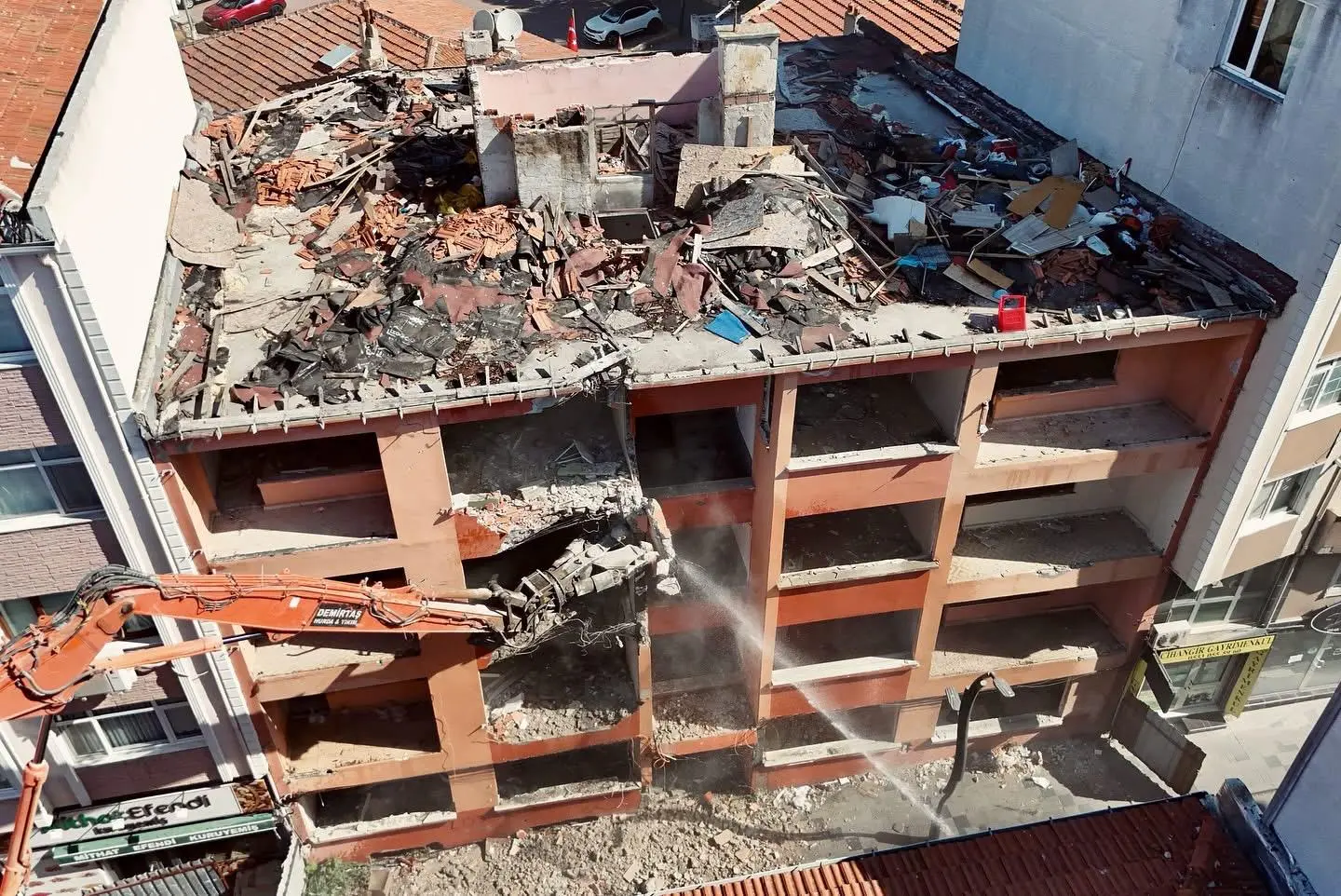 SİLİVRİ'DE O BİNA YIKILDI silivri belediyesi kentsel dönüşüm