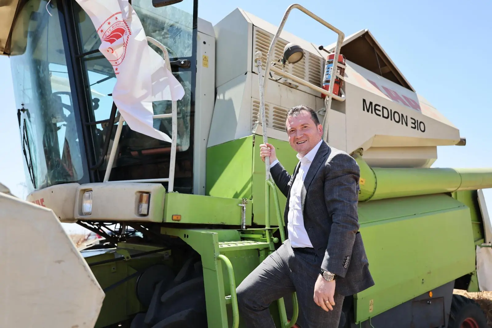 SİLİVRİ'DE KANOLA HASADI YAPILDI Silivri Kanola