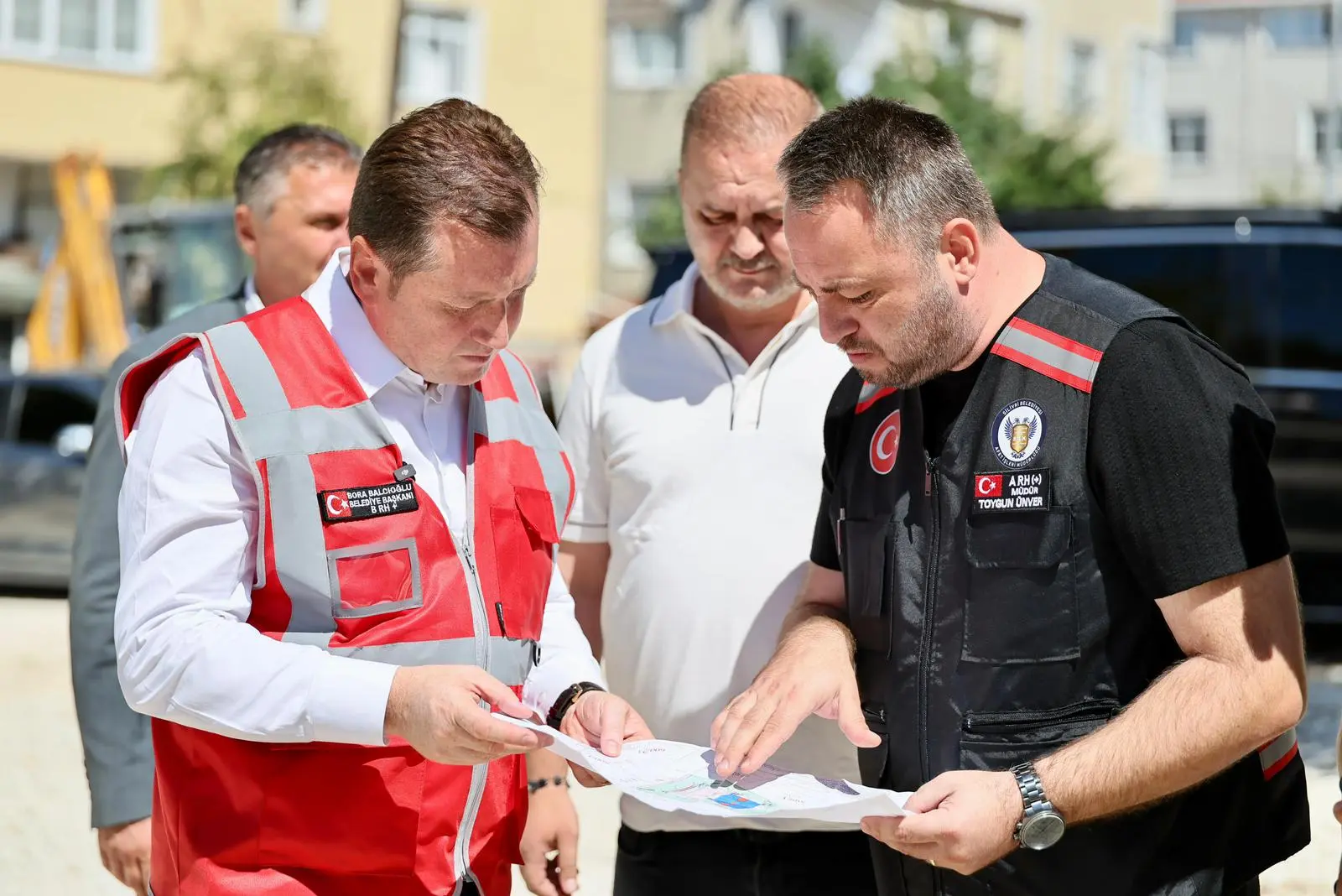 BAŞKAN BALCIOĞLU SAHADA Silivri Belediye Başkanı Bora Balcıoğlu