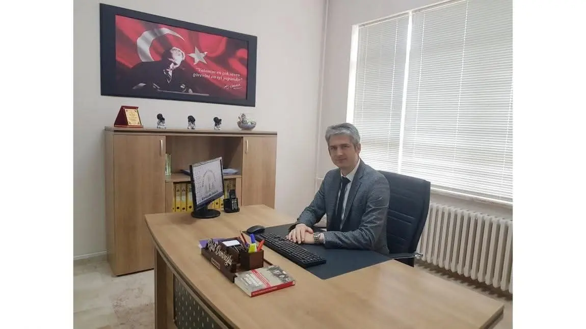 OKUL MÜDÜRÜ GÖREVDEN ALINDI Gümüşyaka Hacı Ahmet Saliha Ölçer İlkokulu Müdürü Rıfat Demiroğlu